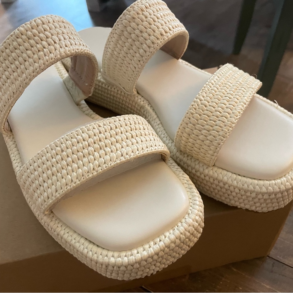 Erocalli wedge sandals NWT + box size 8